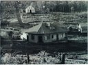 Vista parcial da vila Tunas - Casa de Albino Frantz e aos fundos a Igreja recém construída - 1954